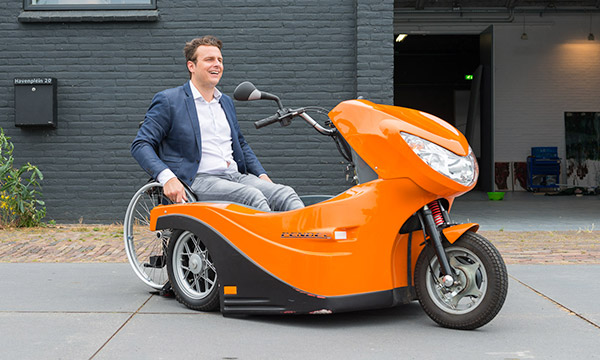 Huka Pendel - der Rollstuhl Scooter. Rollstuhl taugliches Elektro-Fahrzeug.