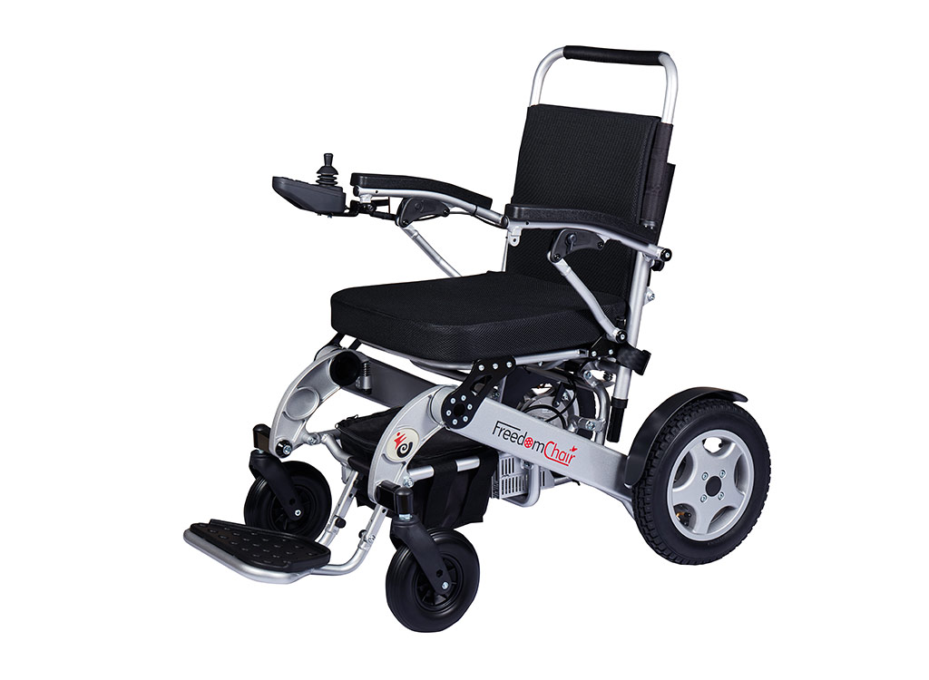 FreedomChair A08L Elektro-Rollstuhl - klappbar, faltbar und stark. Starker Motor und die sehr hohe Steigfähigkeit machen den Elektrorollstuhl zum perfekten Begleiter auch für den Außenbereich sowie im unebenen Gelände.