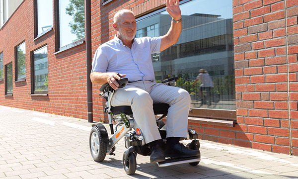 Elektro-Fahrzeug, Elektro-Rollstuhl,  Seniorenmobil und Seniorenscooter für Messe und Kongress mieten