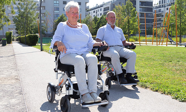 Elektro-Fahrzeug, Elektro-Rollstuhl, Seniorenmobil und Seniorenscooter für Klinik und Krankenhaus mieten